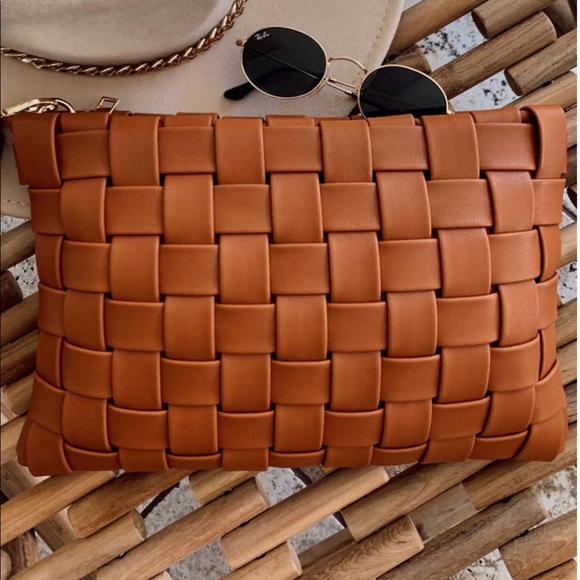 5🌟 BESTSELLER Tan Leather Woven Crossbody/Clutch - Picture 4 of 7